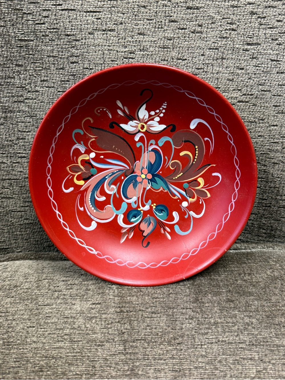 Norwegian Folk Art Wood Hand-Painted Rosemaling Red Floral Decorative Plate.